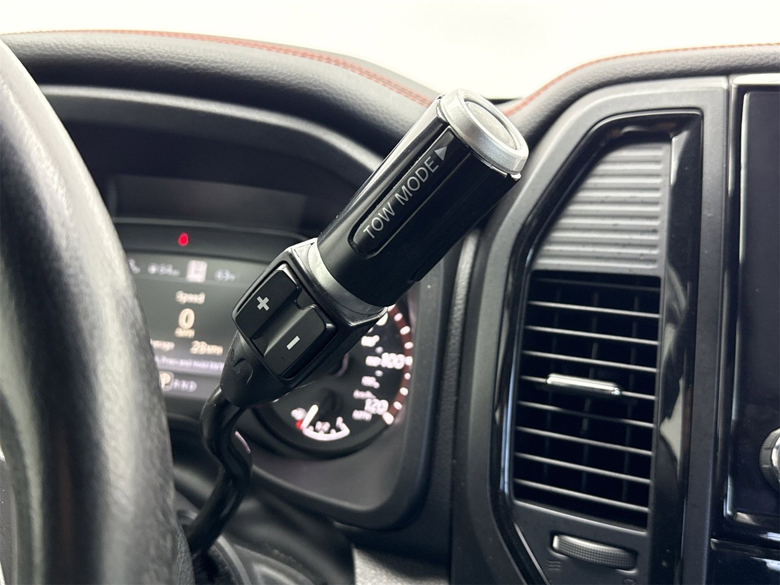 Used 2020 Nissan Titan PRO-4X w/ Pro-4x Convenience Package image 30