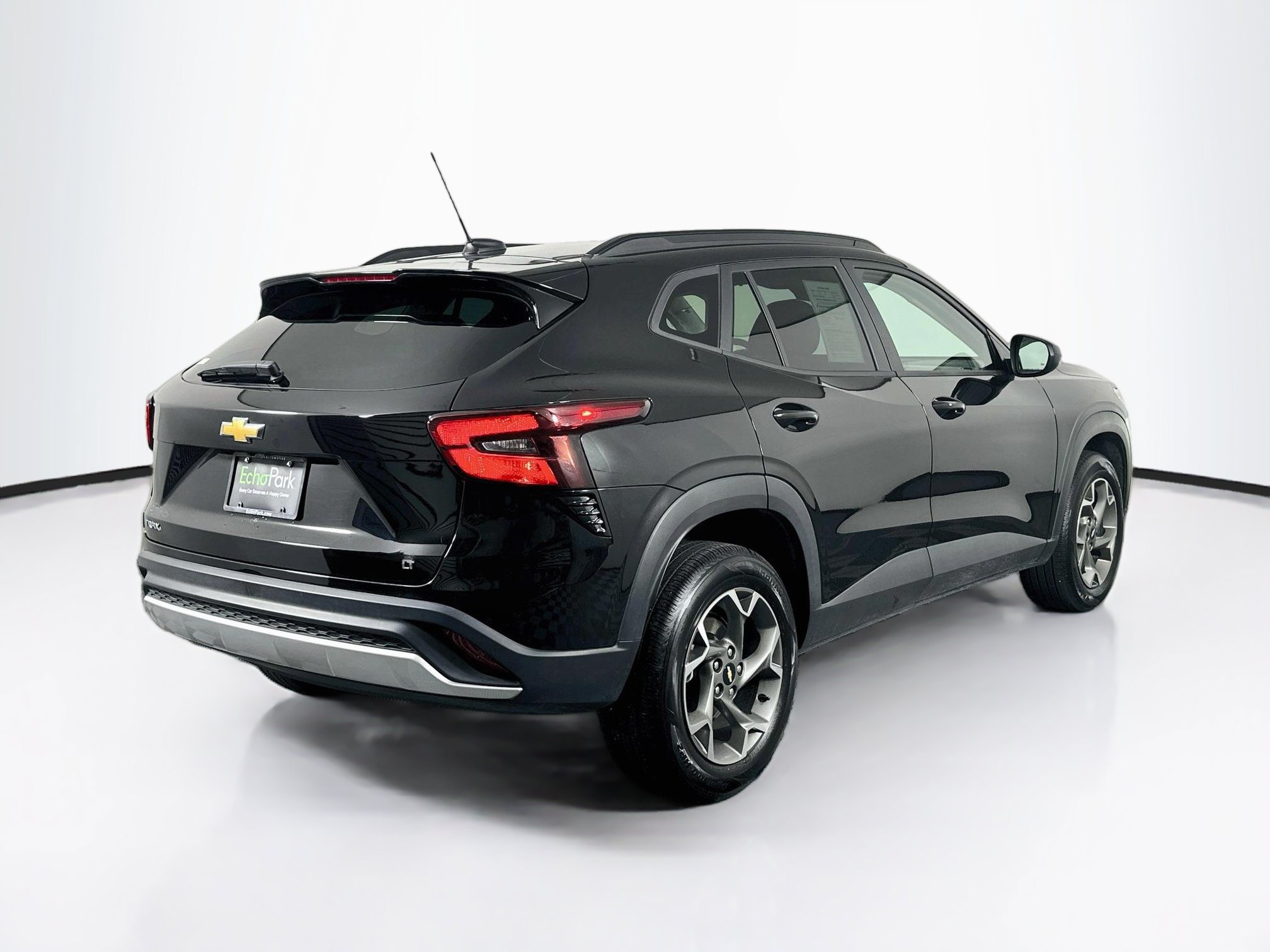 Used 2026 Chevrolet Trax LT w/ LT Convenience Package FWD image 9