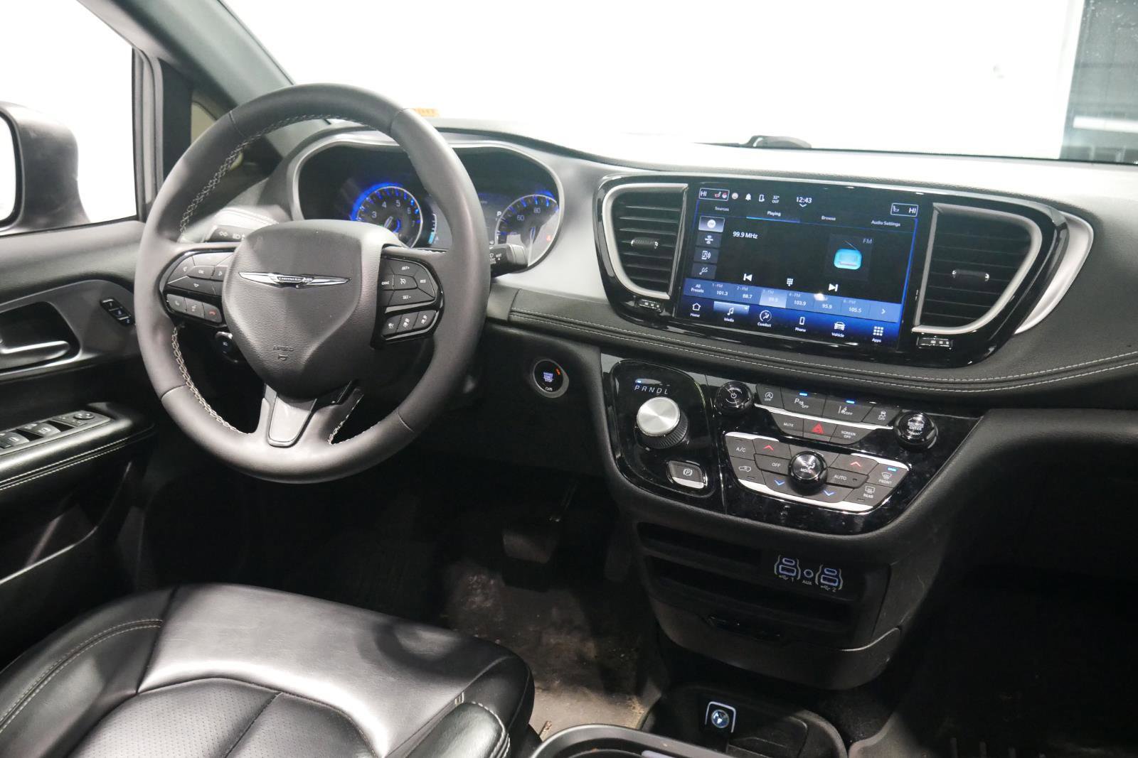 Used 2023 Chrysler Pacifica Touring-L w/ S Appearance Package image 20