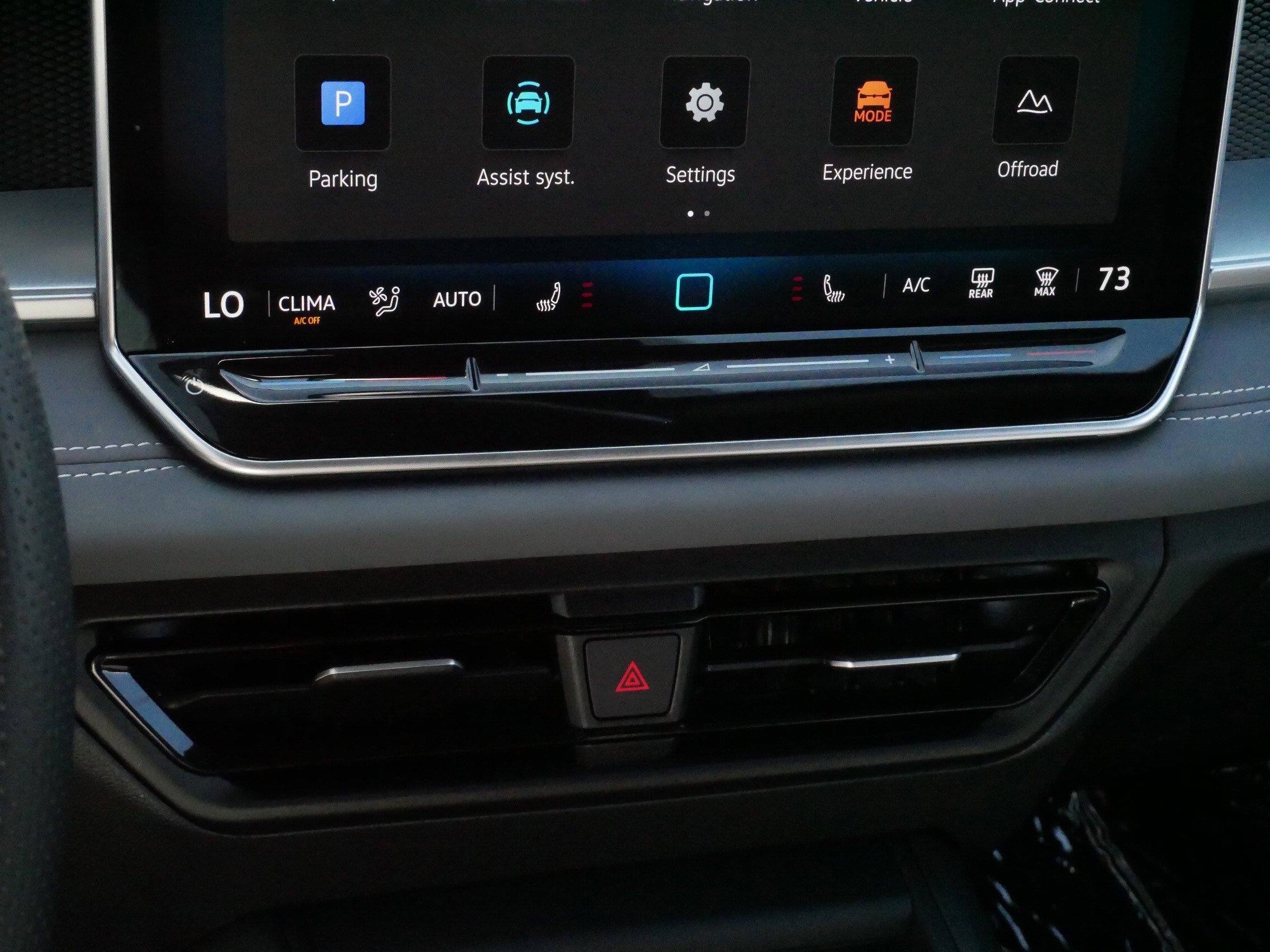Certified 2025 Volkswagen Tiguan SE R-Line AWD/4WD image 23