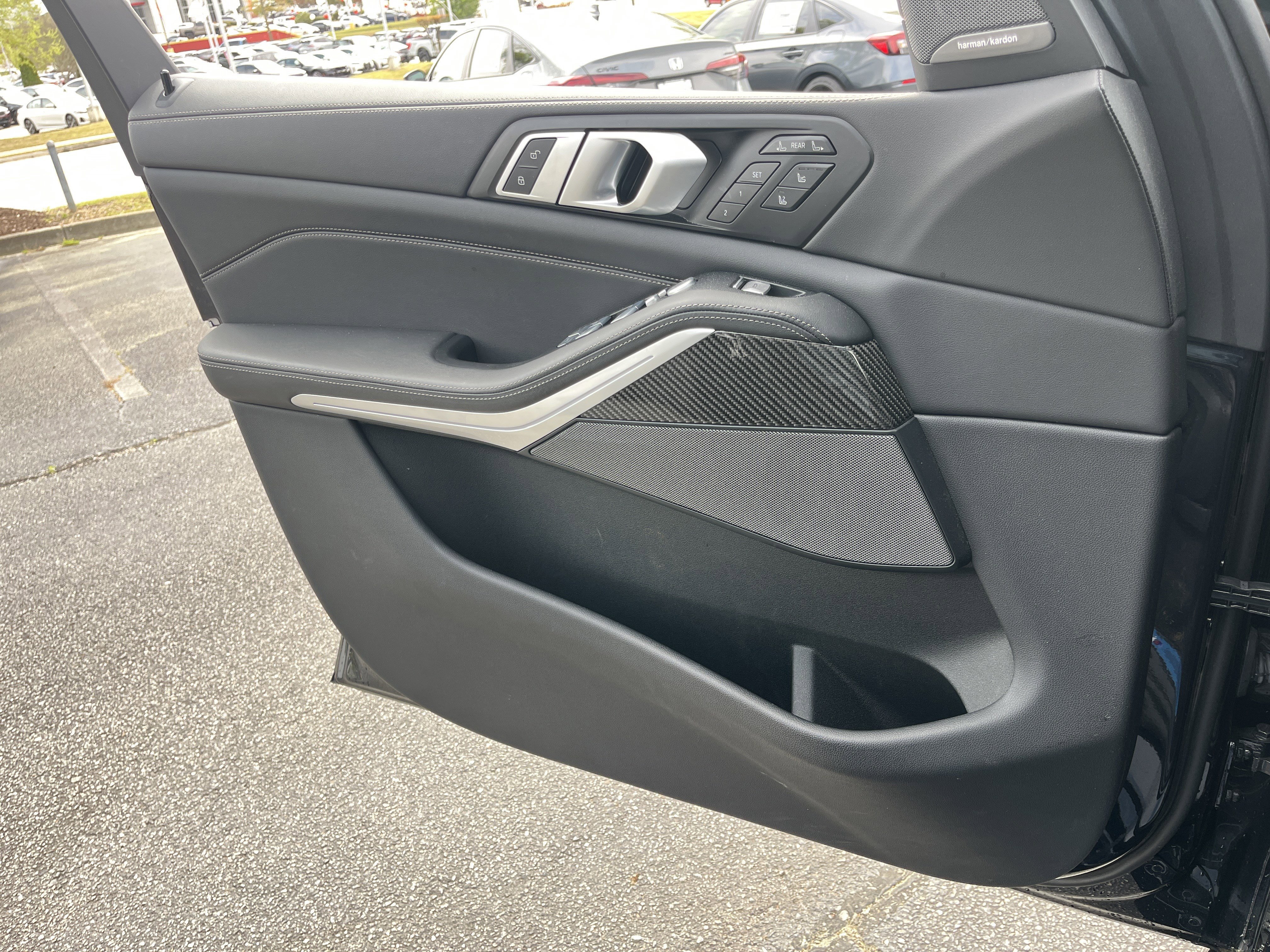 Used 2025 BMW X7 M60i w/ Executive Package image 15