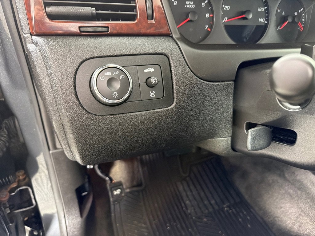 Used 2010 Chevrolet Impala LS image 12