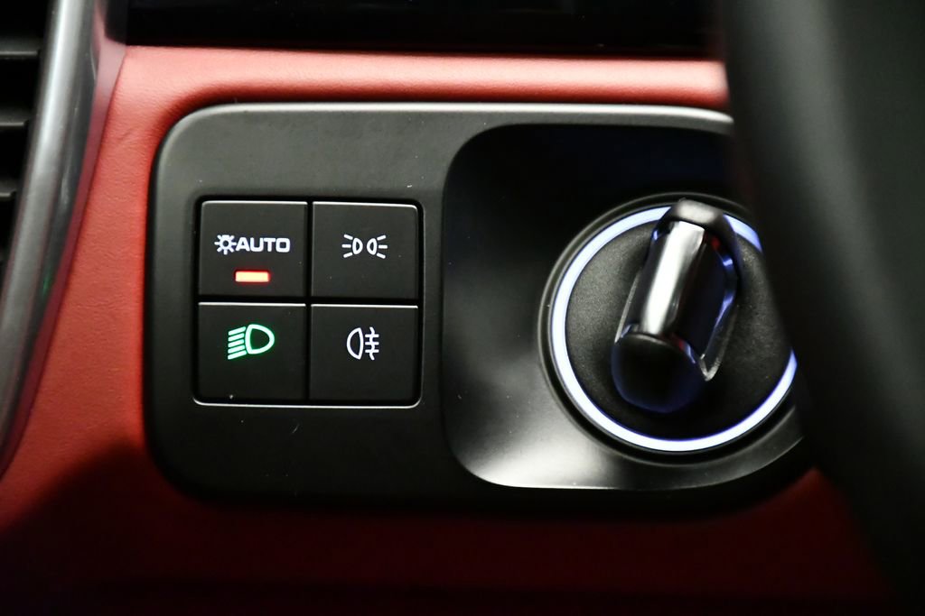 Used 2023 Porsche Cayenne image 26