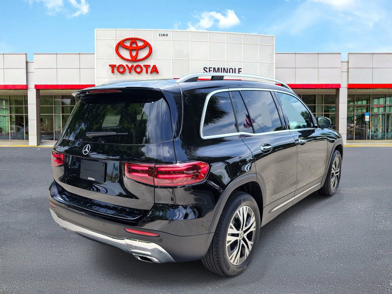 Used 2025 Mercedes-Benz GLB 250 image 3