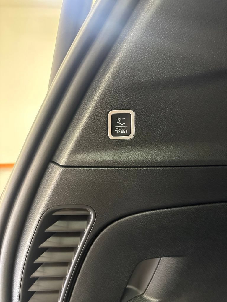 New 2027 Chrysler Pacifica Select w/ Family Tech Group FWD image 10
