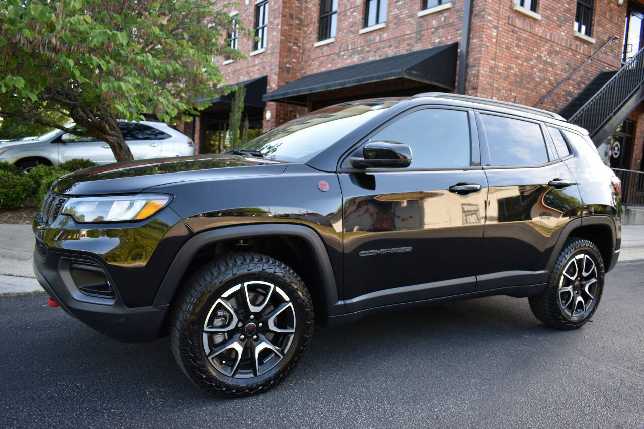 Used 2025 Jeep Compass Trailhawk w/ Sun & Sound Group AWD/4WD image 2