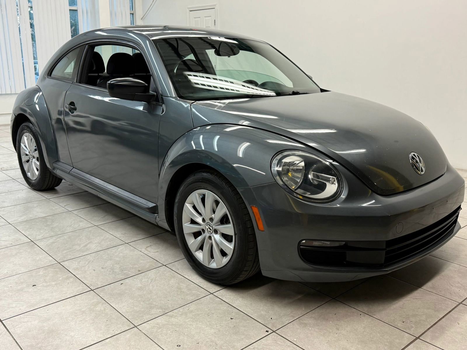 Used 2013 Volkswagen Beetle 2.5 image 1