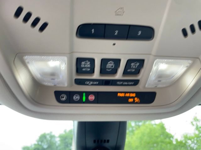 Used 2022 Buick Enclave Avenir w/ LPO, Floor Liner Package FWD image 32