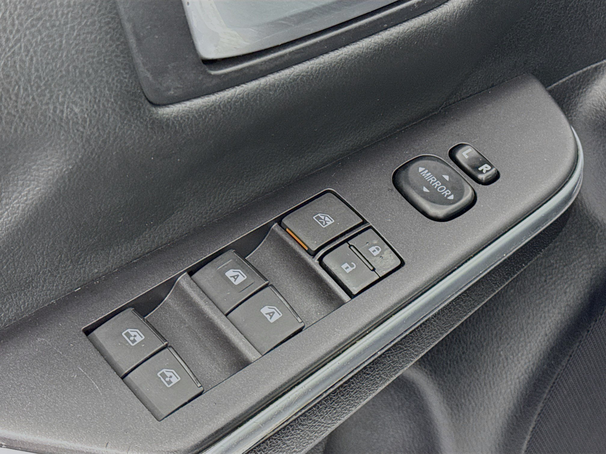 Used 2015 Toyota Camry SE FWD image 17