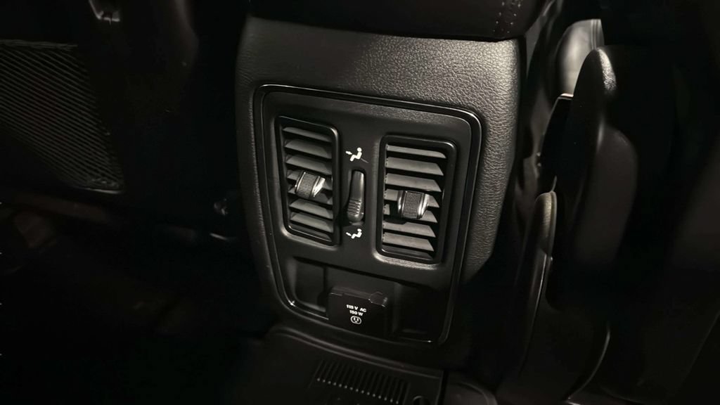 Used 2021 Jeep Grand Cherokee Altitude AWD/4WD image 16