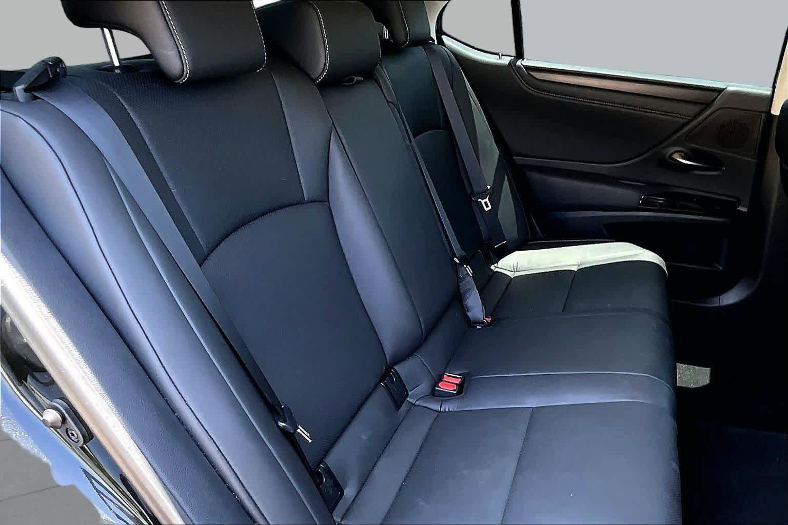 Used 2025 Lexus ES 300h w/ Premium Package FWD image 20