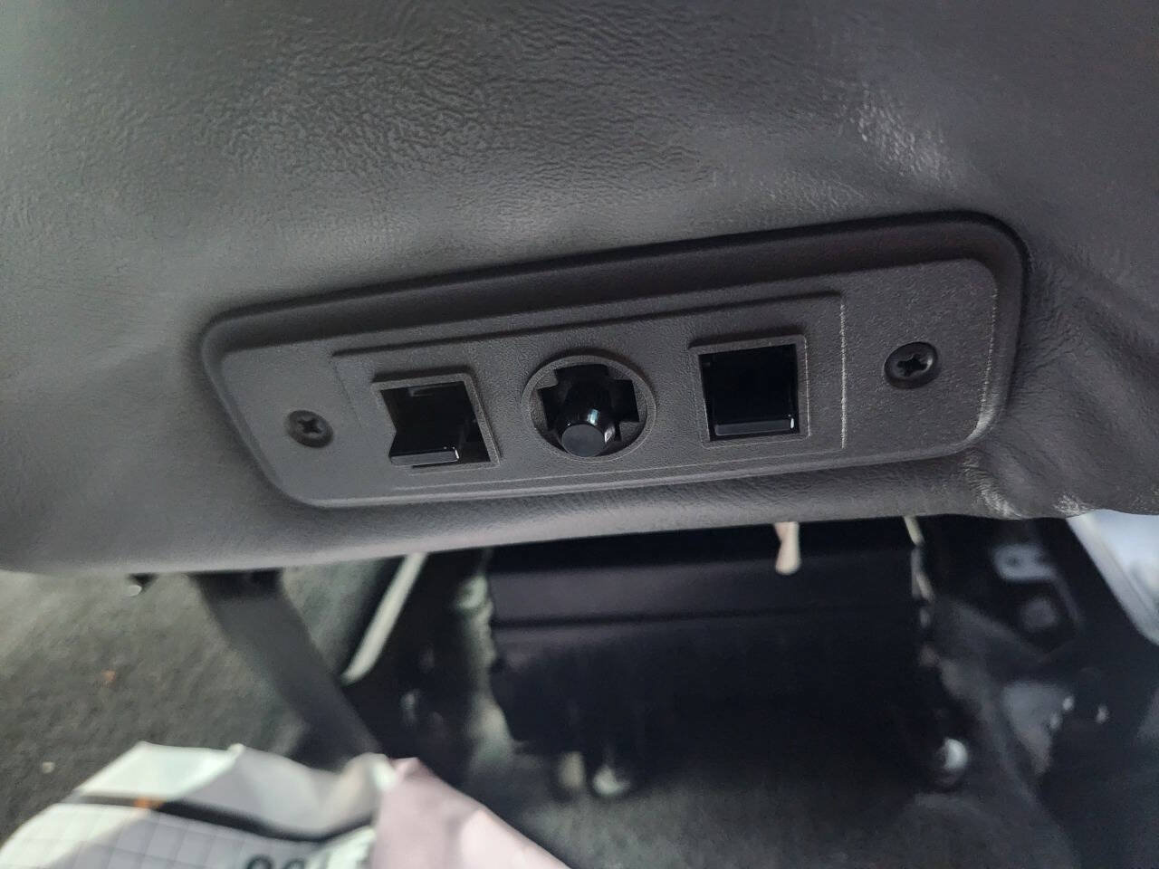 Used 2016 GMC Savana 3500 LT w/ LT Preferred Equipment Group RWD image 17