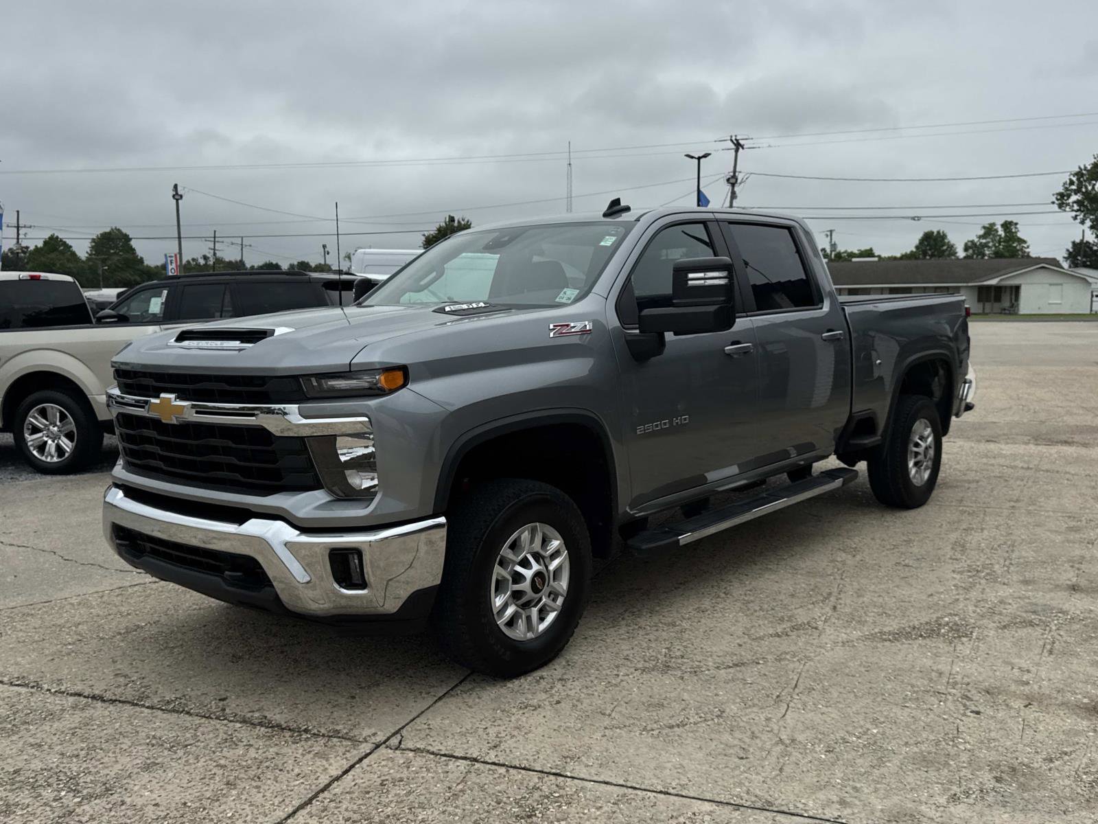 Used 2024 Chevrolet Silverado 2500 LT w/ Convenience Package AWD/4WD image 3