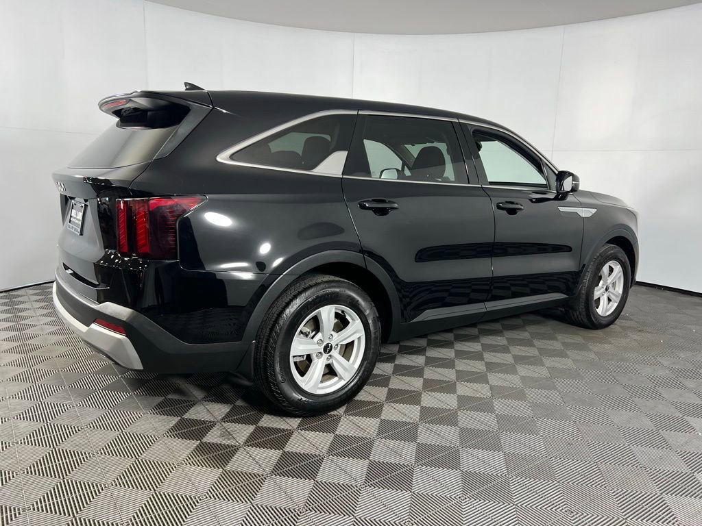 Used 2024 Kia Sorento LX image 6