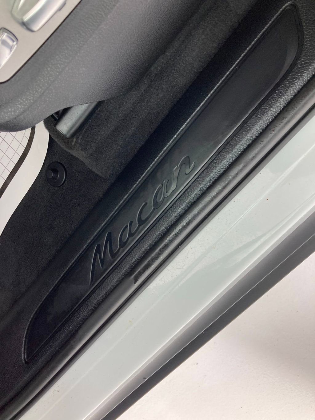 Certified 2022 Porsche Macan AWD/4WD image 8