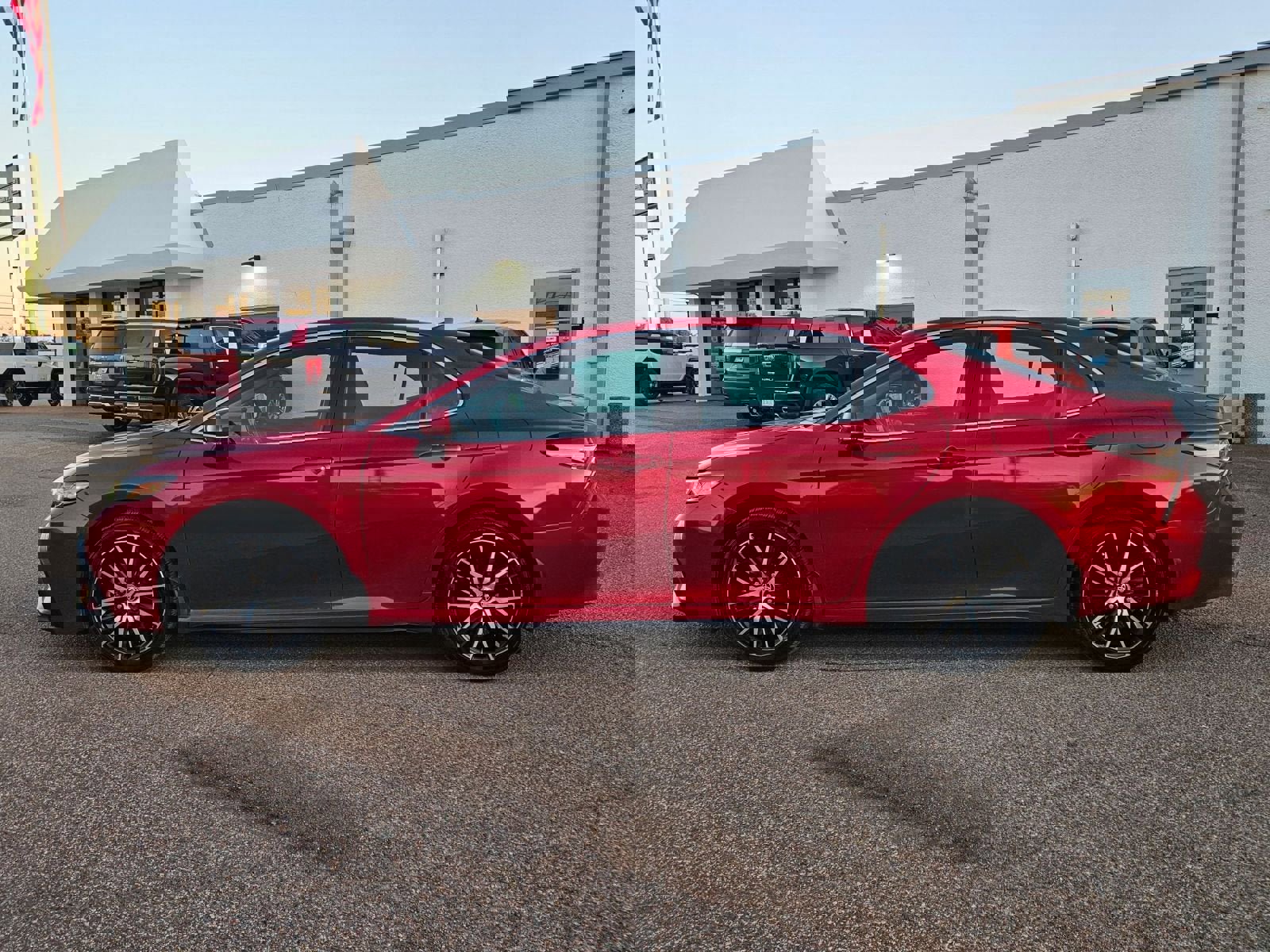 Used 2024 Toyota Camry SE image 2