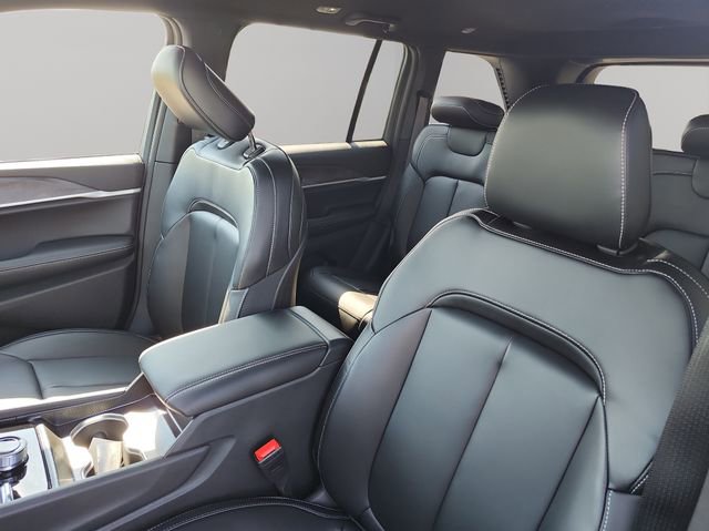 New 2025 Jeep Grand Cherokee Limited w/ Trailer Tow Package image 24