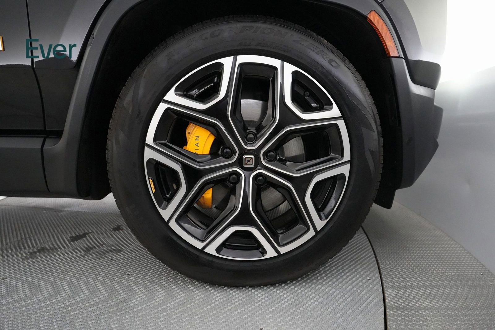 Used 2024 Rivian R1S Adventure image 20