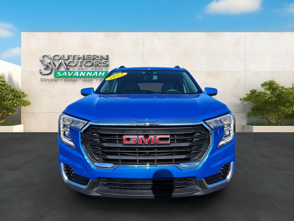 Used 2024 GMC Terrain SLE w/ Driver Convenience Package FWD image 8