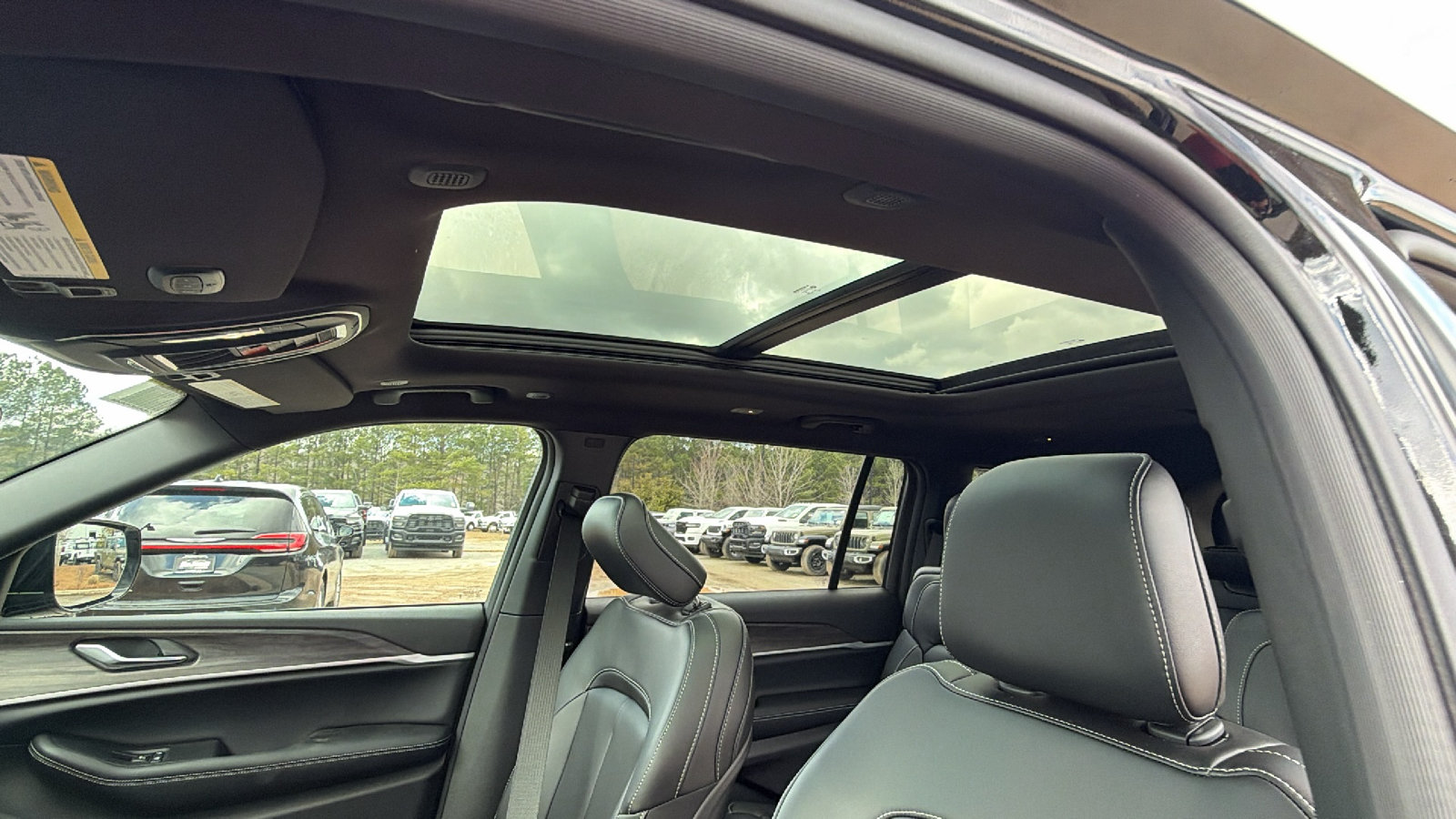 New 2026 Jeep Grand Cherokee L Limited w/ Limited Altitude Package AWD/4WD image 19