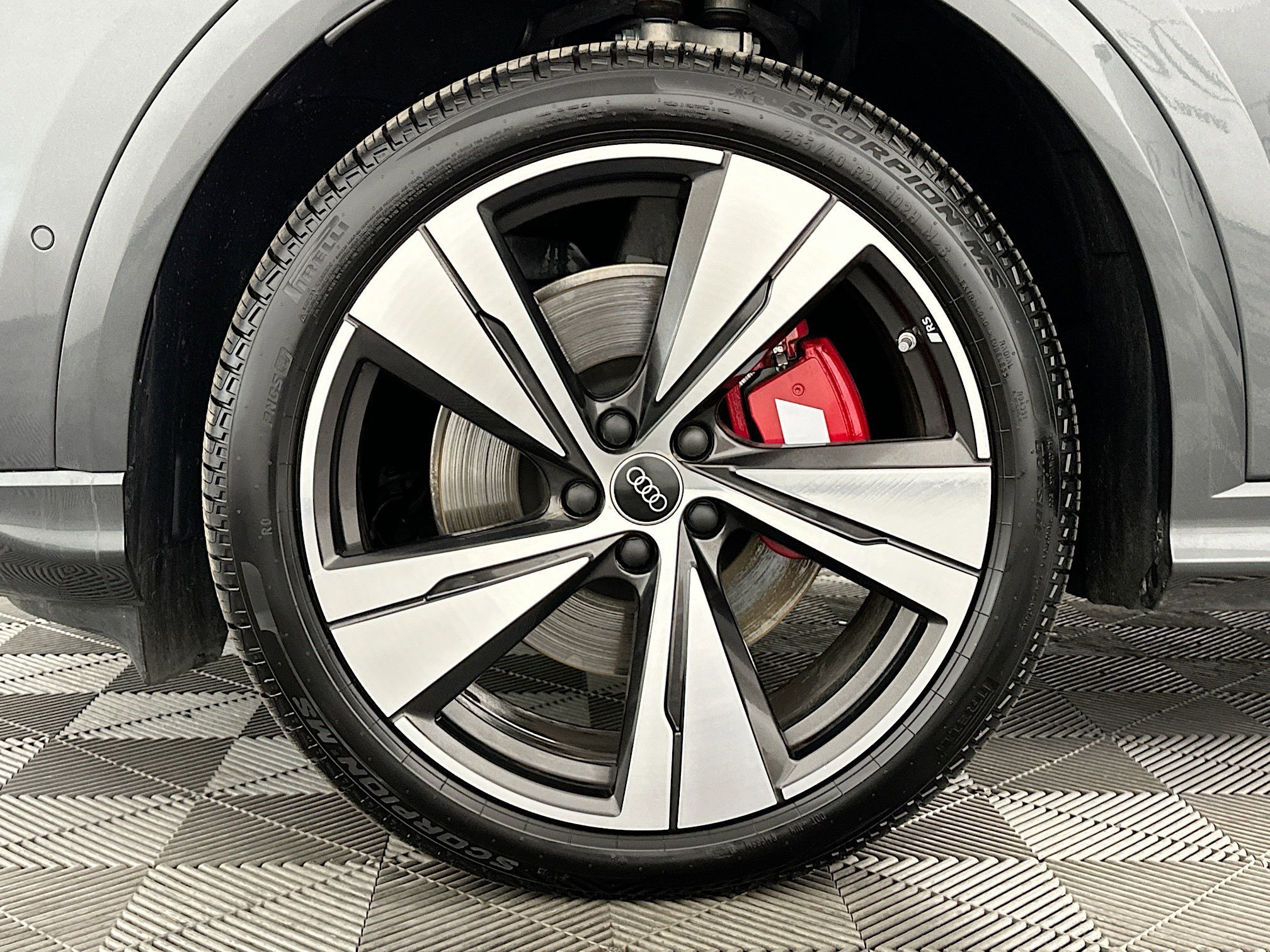 Used 2025 Audi SQ5 Premium Plus w/ Premium Plus Package image 34