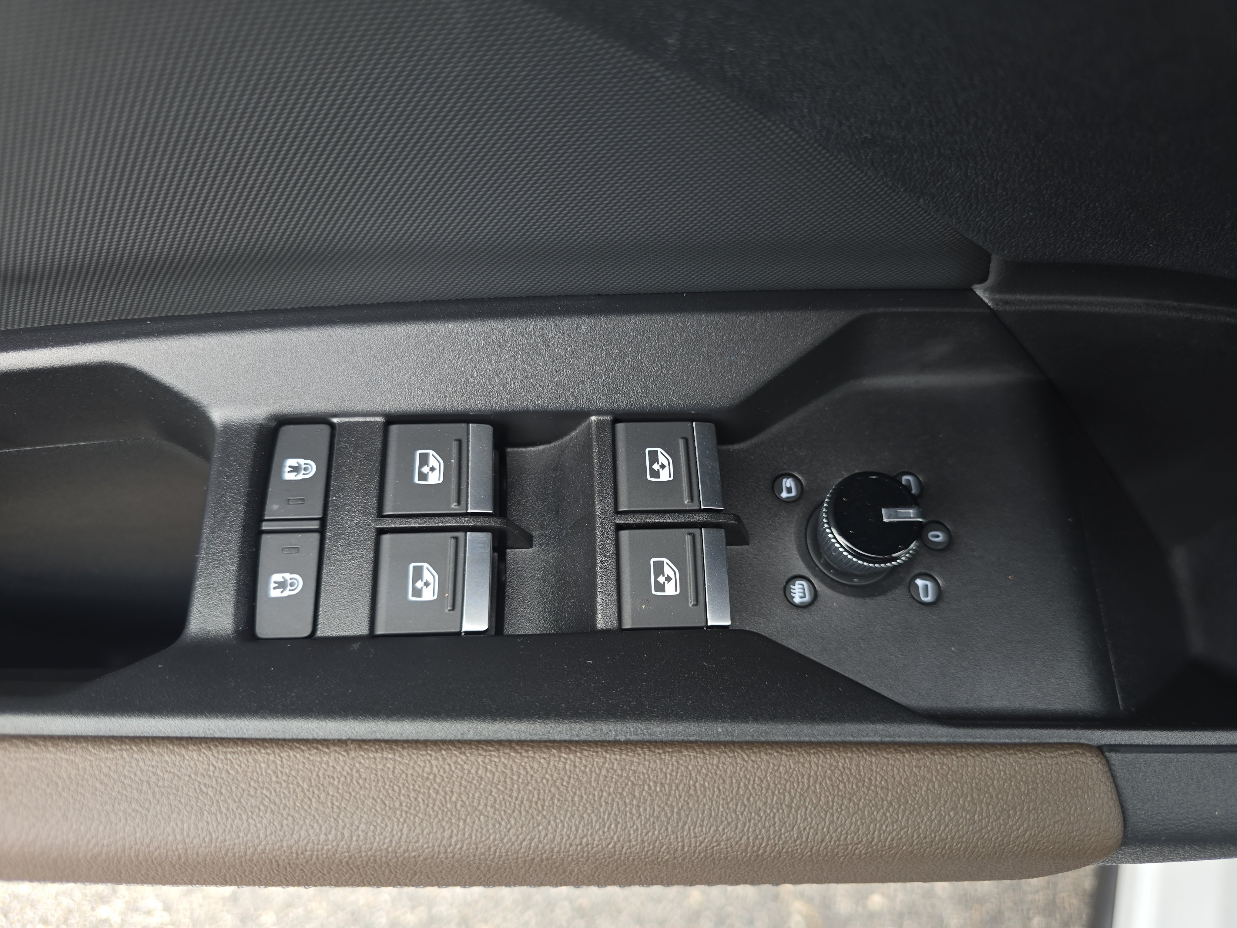 Used 2025 Audi Q4 e-tron Prestige AWD/4WD image 28