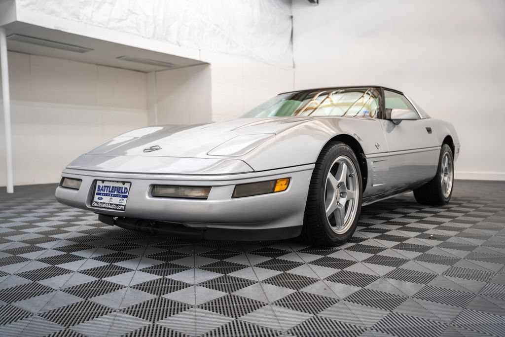 Used 1996 Chevrolet Corvette Coupe RWD image 3