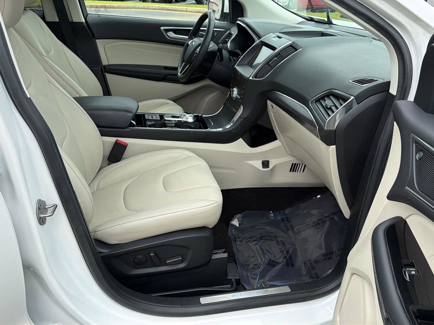 Used 2020 Ford Edge Titanium FWD image 13