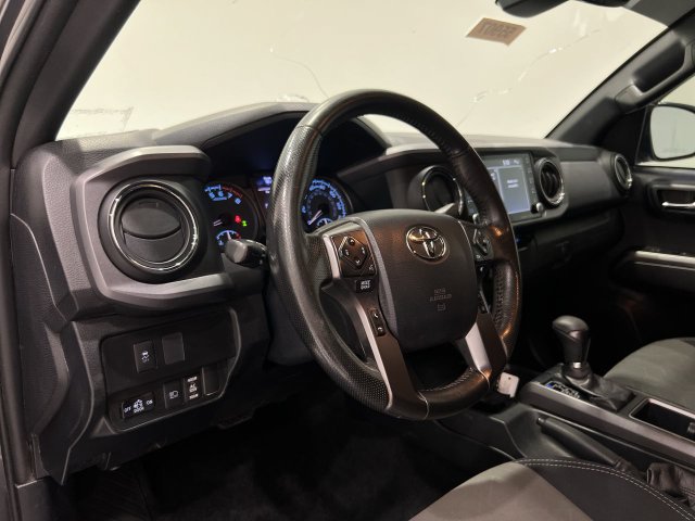 Used 2020 Toyota Tacoma TRD Off-Road w/ Technology Package AWD/4WD image 9