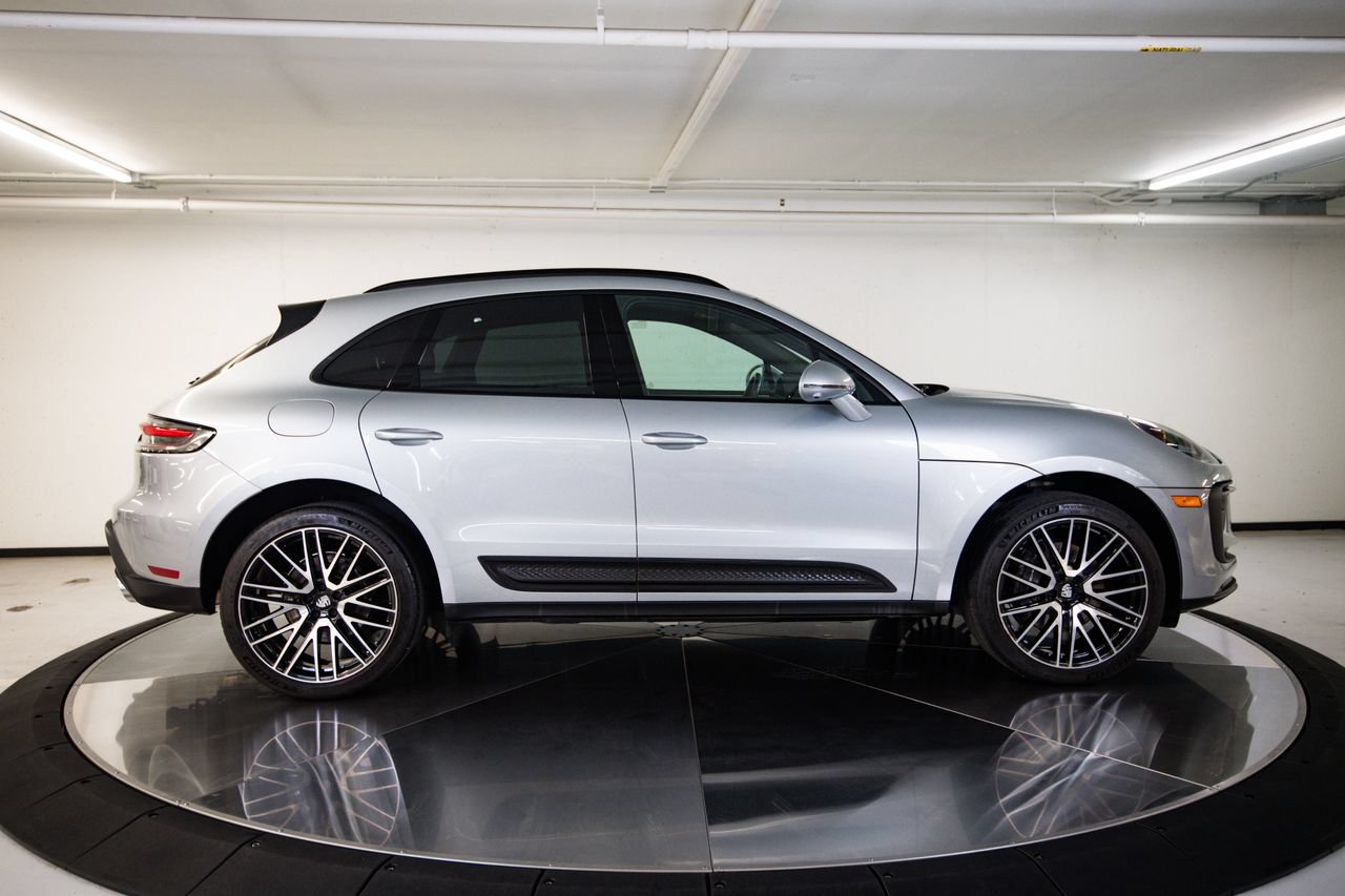 Certified 2024 Porsche Macan AWD/4WD image 8