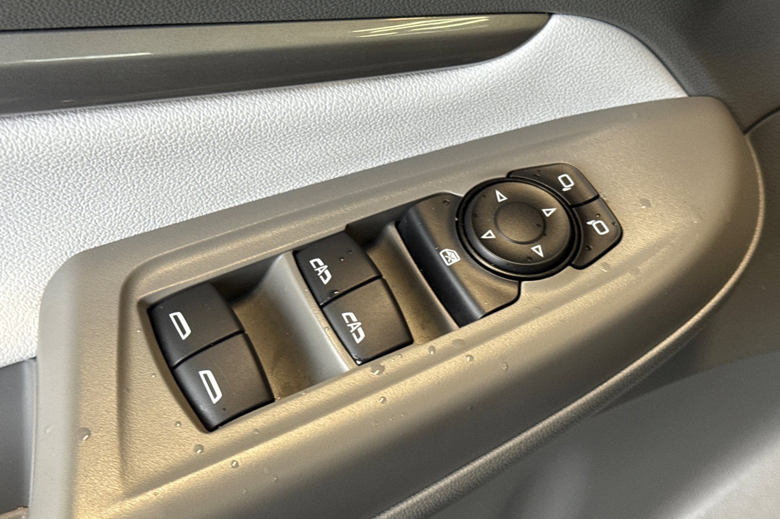 Used 2022 Chevrolet Bolt EUV Premier w/ Sun & Sound Package image 11