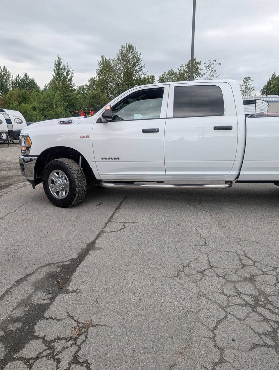 Used 2022 RAM 2500 Tradesman w/ Chrome Appearance Group AWD/4WD image 3