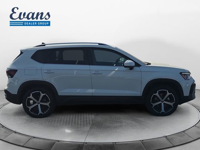 New 2025 Volkswagen Taos SEL AWD/4WD image 8