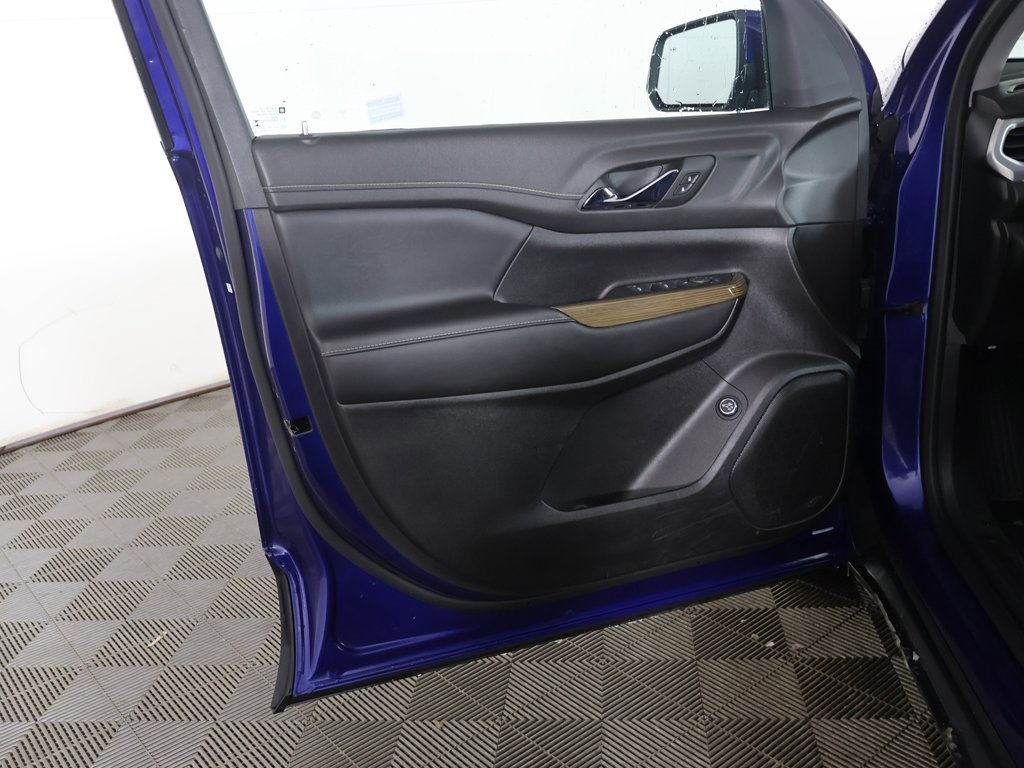 Used 2023 GMC Acadia SLE w/ Driver Convenience Package image 24