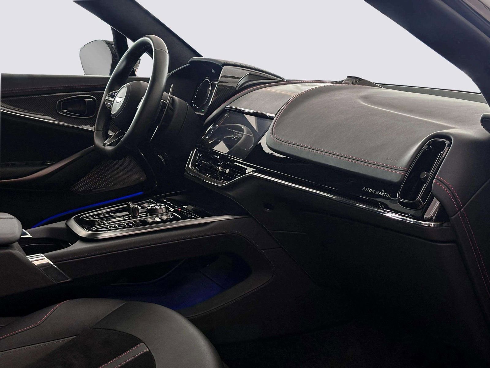 Used 2025 Aston Martin DBX 707 image 35