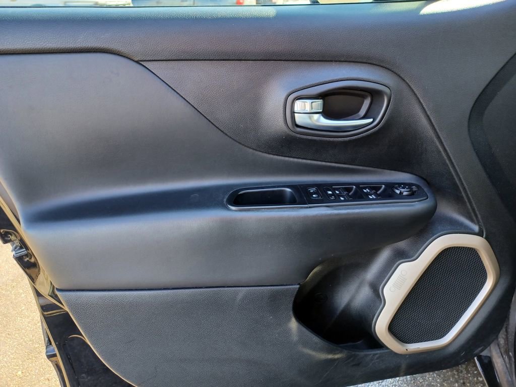 Used 2016 Jeep Renegade Limited image 11
