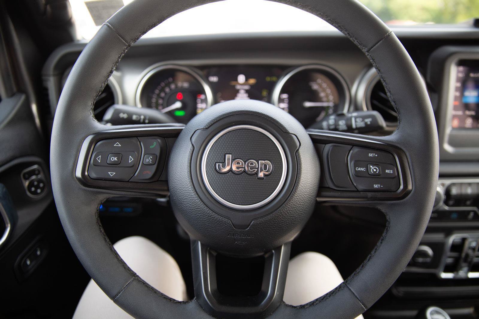 Used 2023 Jeep Wrangler Unlimited w/ Cold Weather Group AWD/4WD image 10