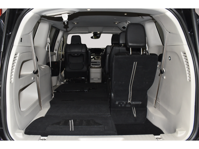 Certified 2024 Chrysler Pacifica Touring-L FWD image 20