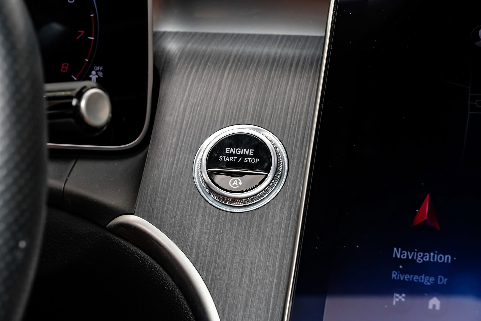 Used 2024 Mercedes-Benz GLC 300 4MATIC image 25