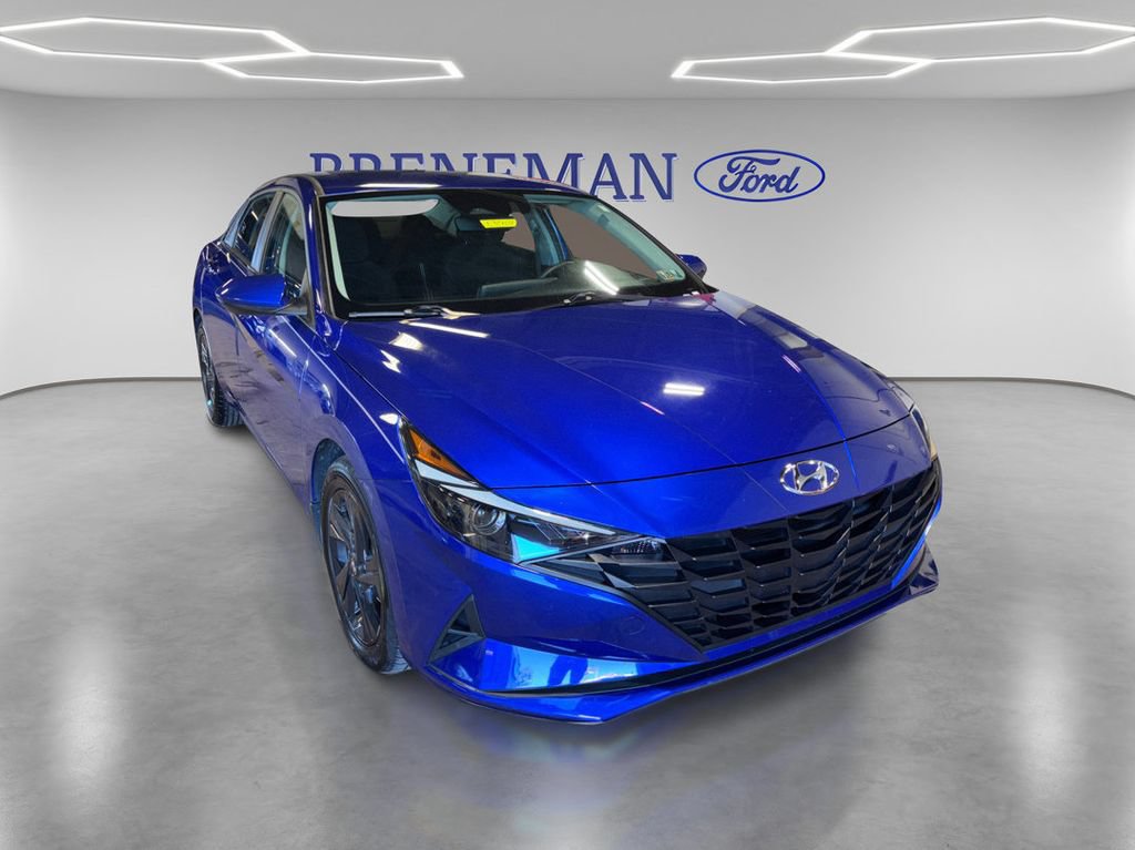 Used 2023 Hyundai Elantra SEL FWD image 3