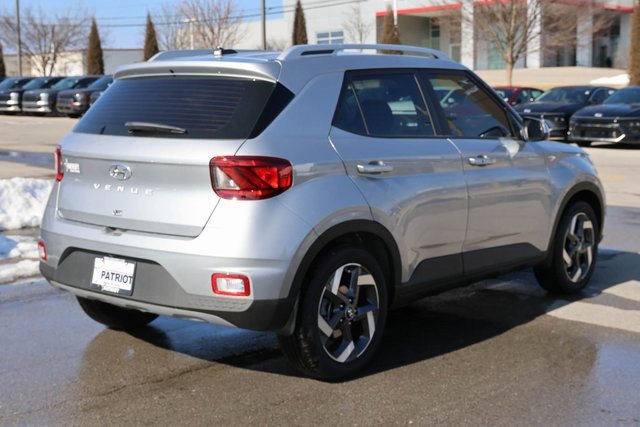New 2025 Hyundai Venue SEL image 3