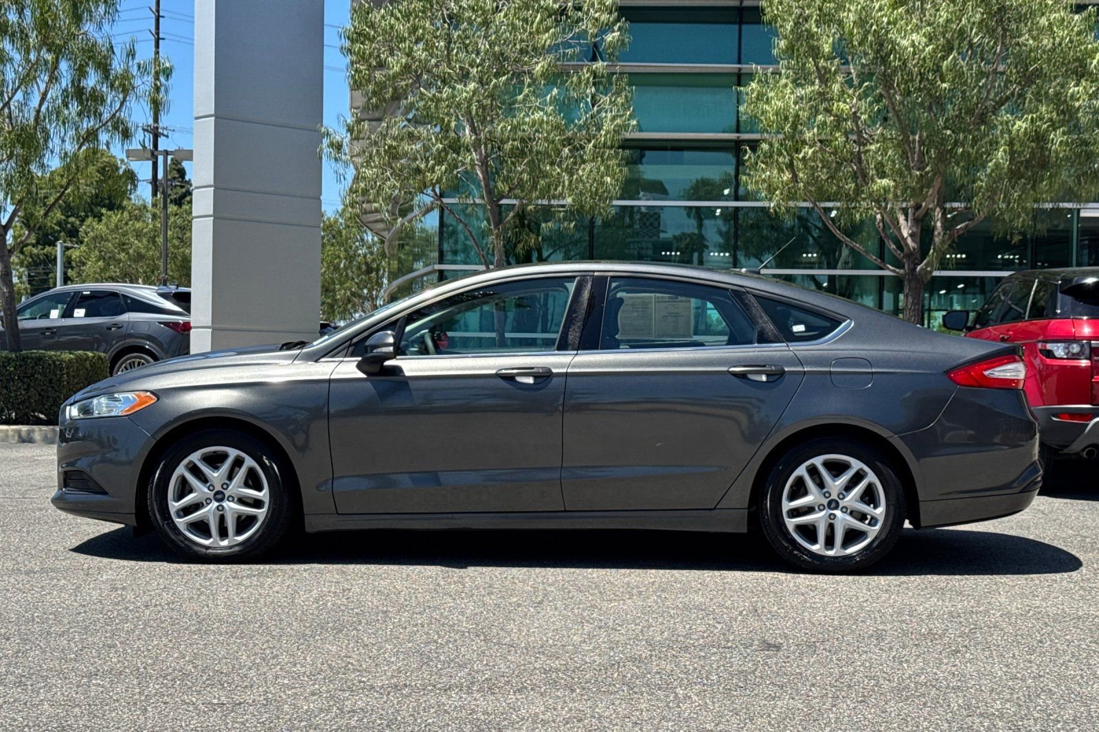 Used 2015 Ford Fusion SE FWD image 7