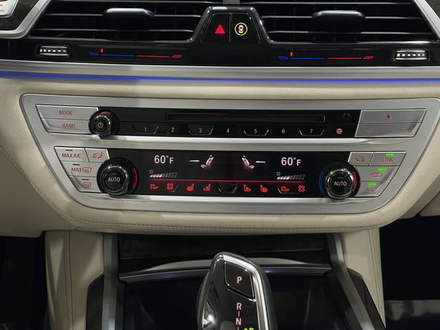 Used 2018 BMW 750i w/ Executive Package image 26