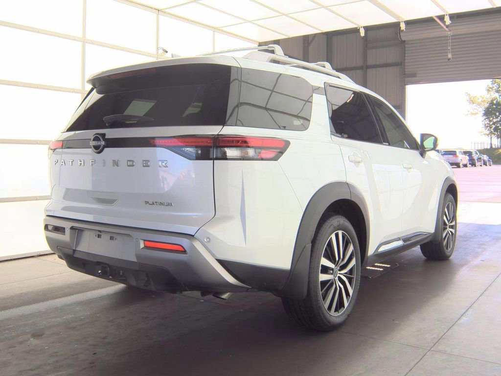 Used 2025 Nissan Pathfinder Platinum image 4