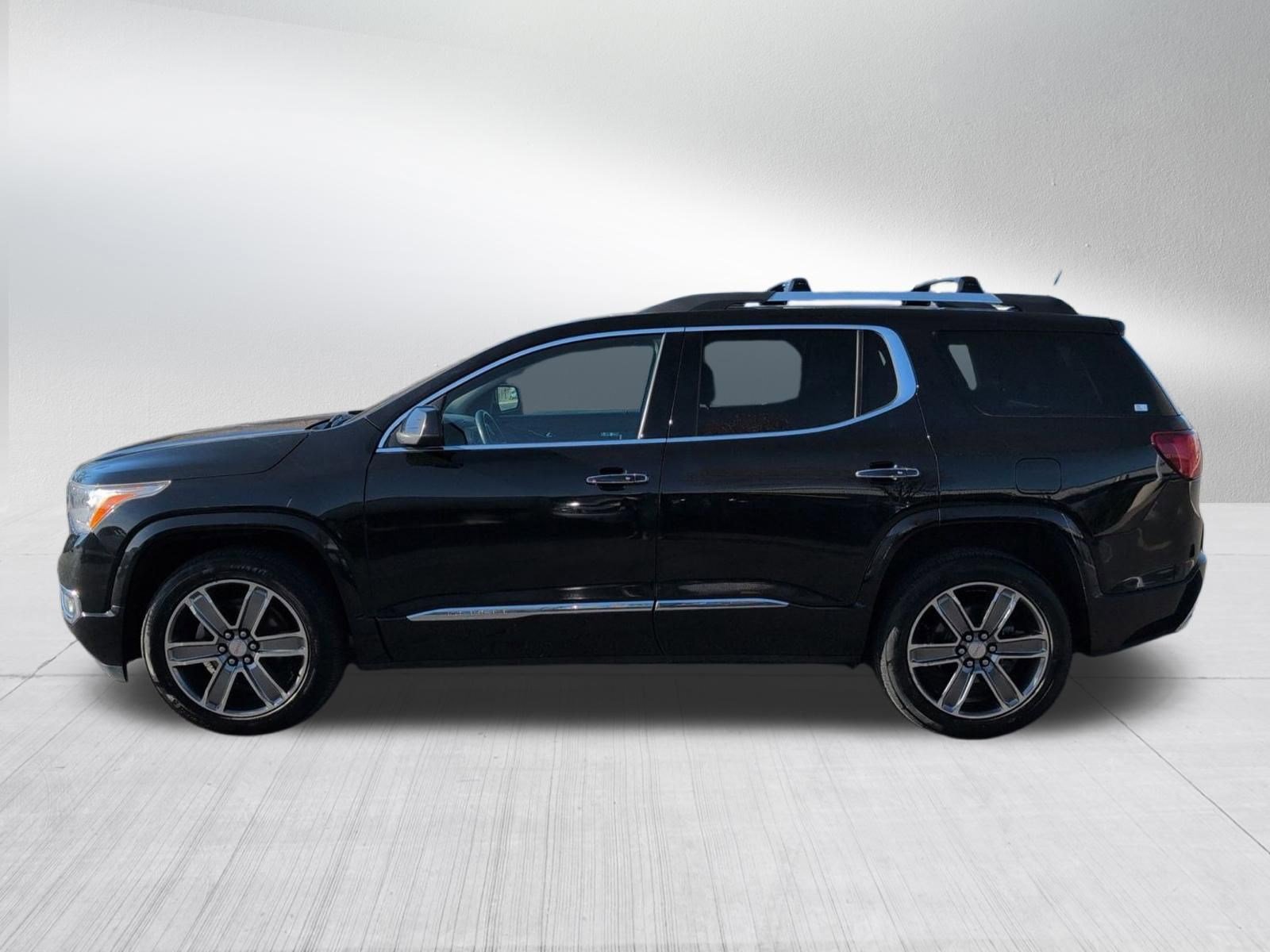Used 2017 GMC Acadia Denali w/ Technology Package image 2
