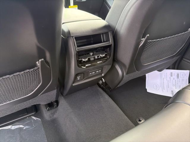 New 2026 Jeep Grand Cherokee Altitude image 9