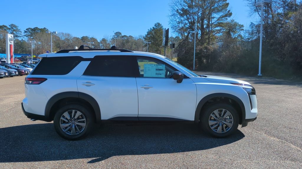 New 2026 Nissan Pathfinder SV image 4