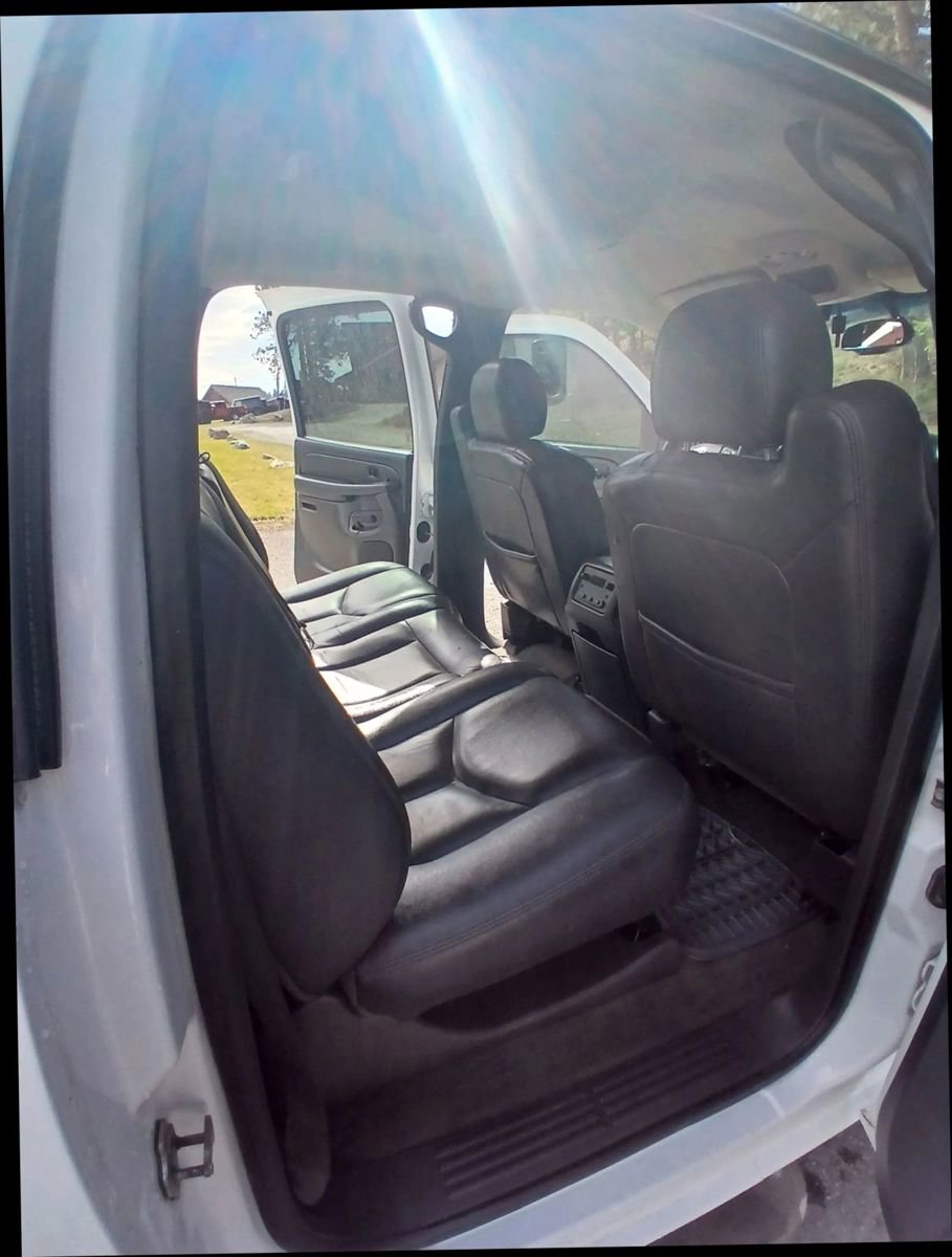 Used 2004 Chevrolet Silverado 2500 LT w/ Heavy-Duty Power Package image 14