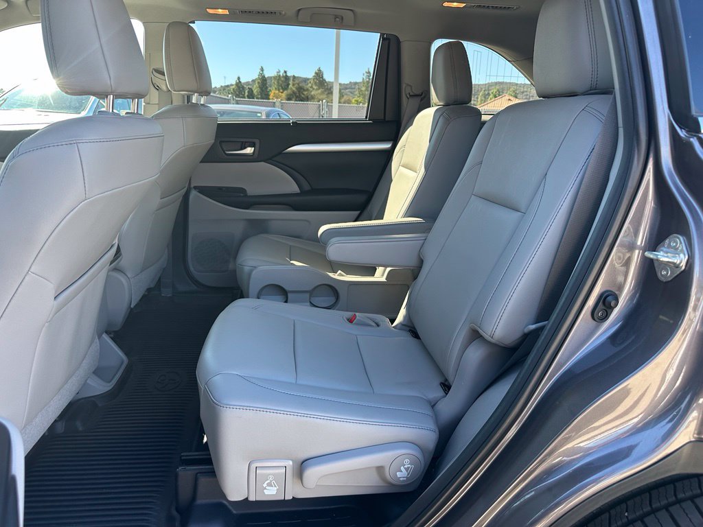 Used 2019 Toyota Highlander XLE FWD image 10