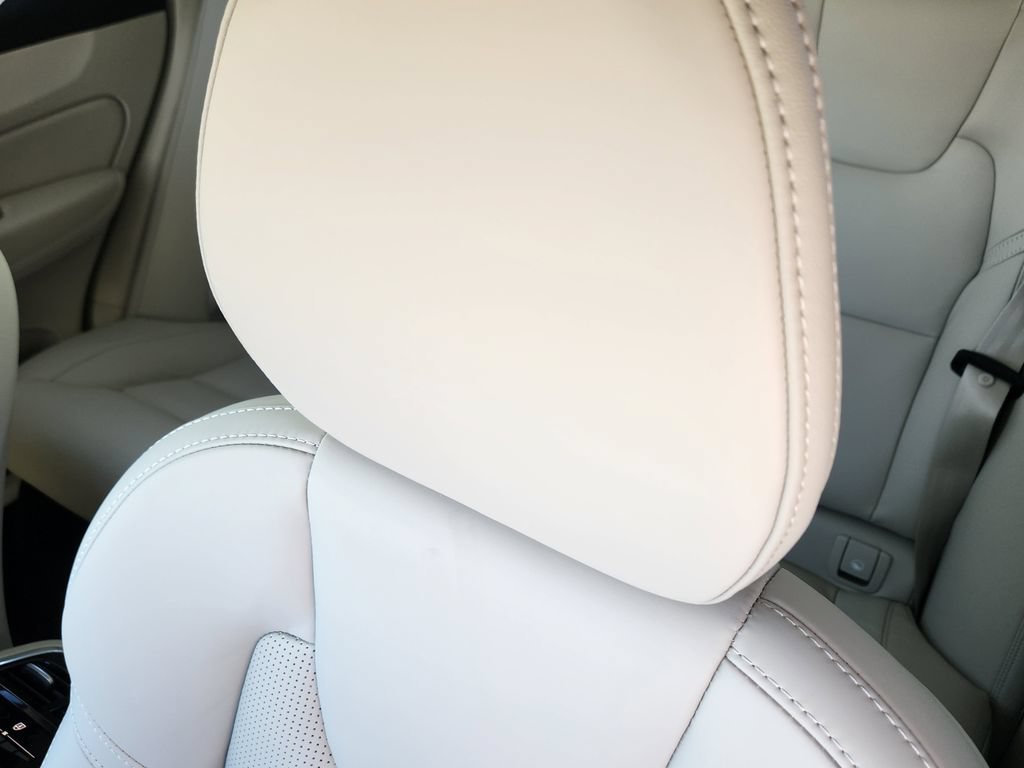 New 2026 Volvo XC60 B5 Ultra w/ Protection Package Premier AWD/4WD image 6